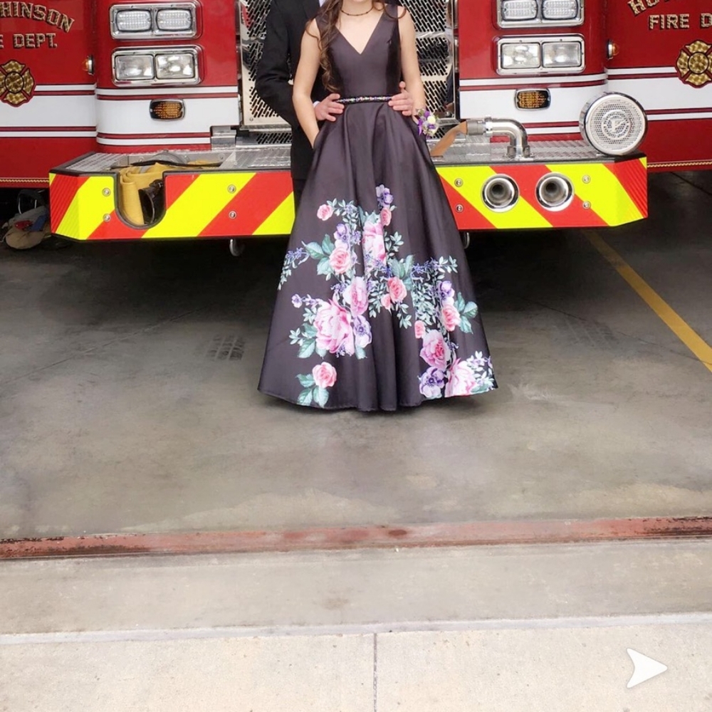 Black with flowers ballgown. - Picture 6 of 6